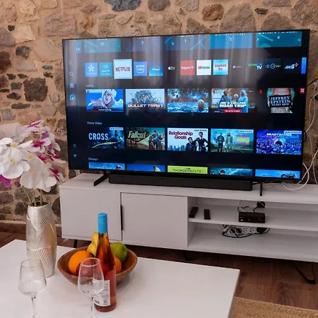 View , Luxury Old Town Apartment *